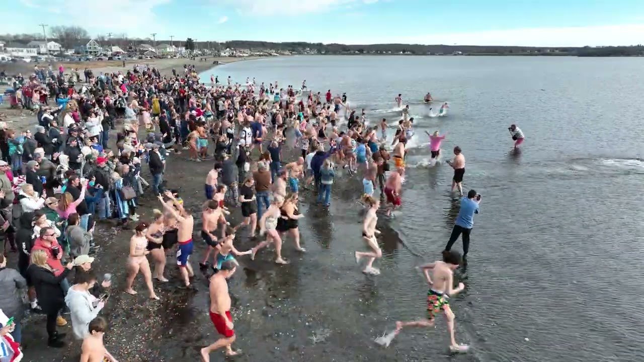 Crowd of neighbors at the Island Park New Year's Day Polar Dive